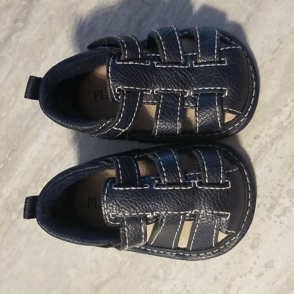 The children's place infant sandles size 0-3